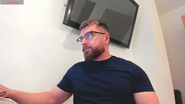 Snapshot of Findom_guy chatting on February 2026 02:10:01 AM Findom guy online show from February 2026 02:10:01 AM