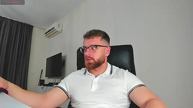 Snapshot of Findom_guy chatting on March 2026 10:21:02 AM Findom guy online show from March 2026 10:21:02 AM