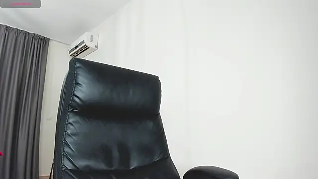 Snapshot of Findom_guy chatting on March 2026 10:27:02 PM Findom guy online show from March 2026 10:27:02 PM