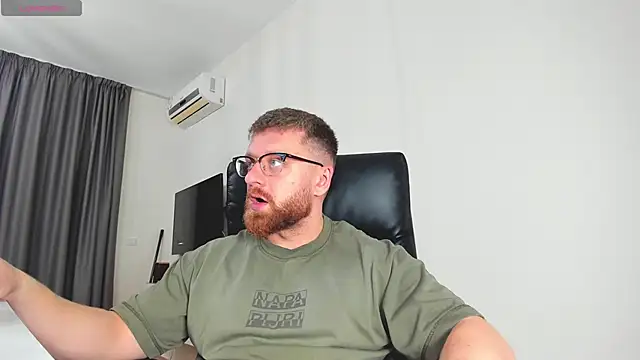 Snapshot of Findom_guy chatting on March 2026 11:18:01 AM Findom guy online show from March 2026 11:18:01 AM