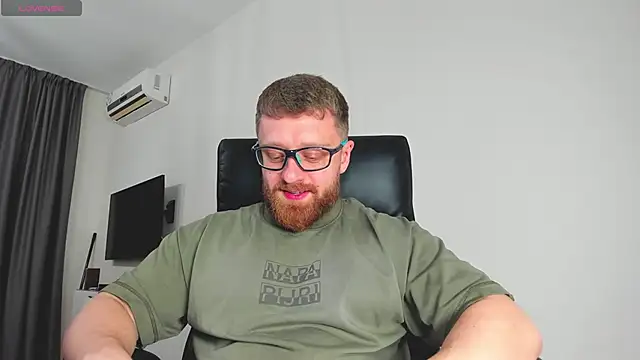 Snapshot of Findom_guy chatting on March 2026 12:33:01 PM Findom guy online show from March 2026 12:33:01 PM