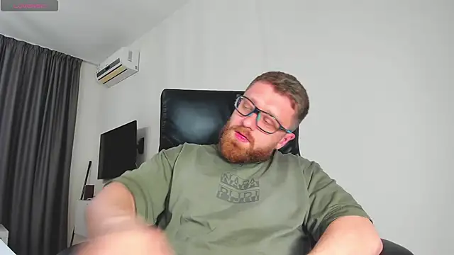 Snapshot of Findom_guy chatting on March 2026 06:14:01 PM Findom guy online show from March 2026 06:14:01 PM