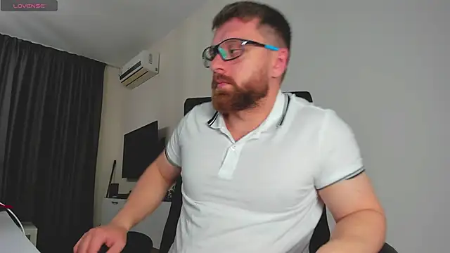 Snapshot of Findom_guy chatting on March 2026 10:10:02 AM Findom guy online show from March 2026 10:10:02 AM