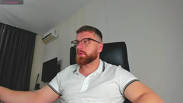 Snapshot of Findom_guy chatting on March 2026 11:02:01 AM Findom guy online show from March 2026 11:02:01 AM