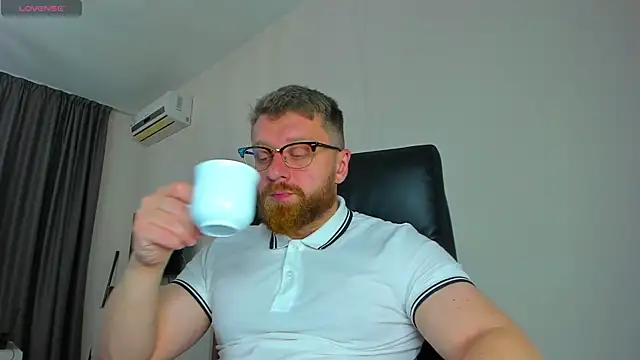 Snapshot of Findom_guy chatting on March 2026 12:08:01 PM Findom guy online show from March 2026 12:08:01 PM