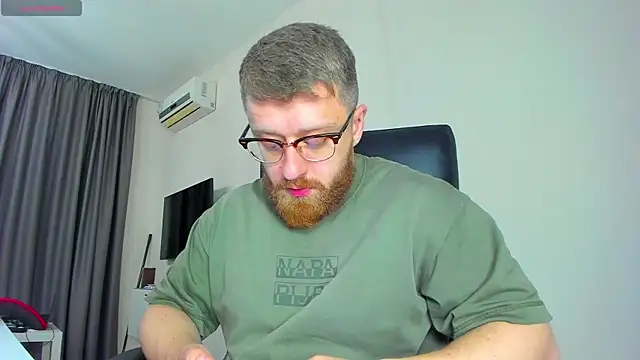 Snapshot of Findom_guy chatting on March 2026 06:14:02 PM Findom guy online show from March 2026 06:14:02 PM