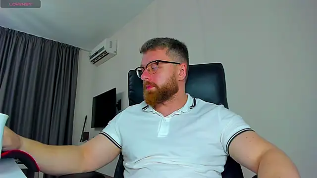 Snapshot of Findom_guy chatting on March 2026 12:22:01 PM Findom guy online show from March 2026 12:22:01 PM