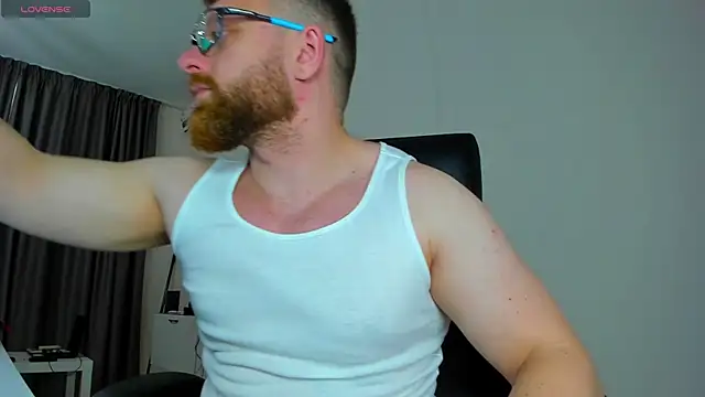 Snapshot of Findom_guy chatting on March 2026 10:48:02 AM Findom guy online show from March 2026 10:48:02 AM