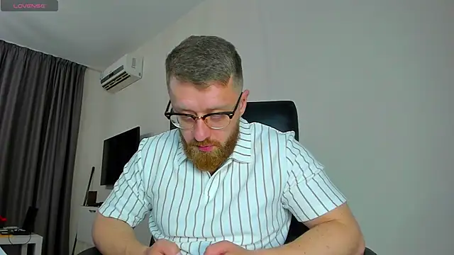 Snapshot of Findom_guy chatting on March 2026 03:01:01 PM Findom guy online show from March 2026 03:01:01 PM