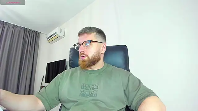 Snapshot of Findom_guy chatting on April 2026 10:38:01 AM Findom guy online show from April 2026 10:38:01 AM