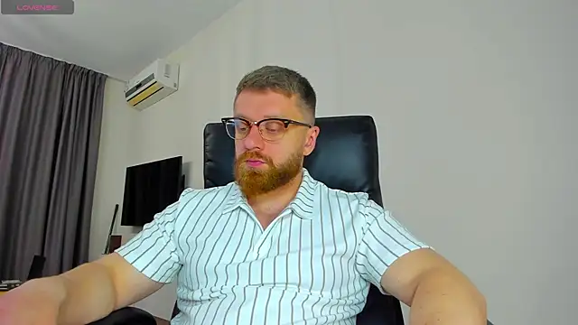 Snapshot of Findom_guy chatting on April 2026 11:41:02 AM Findom guy online show from April 2026 11:41:02 AM