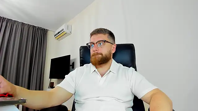 Snapshot of Findom_guy chatting on April 2026 10:34:01 AM Findom guy online show from April 2026 10:34:01 AM