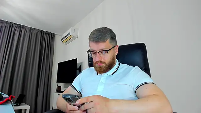 Snapshot of Findom_guy chatting on April 2026 12:38:02 PM Findom guy online show from April 2026 12:38:02 PM