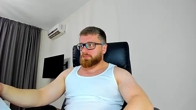 Snapshot of Findom_guy chatting on April 2026 11:48:01 AM Findom guy online show from April 2026 11:48:01 AM