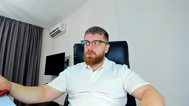 Snapshot of Findom_guy chatting on April 2026 12:10:01 PM Findom guy online show from April 2026 12:10:01 PM