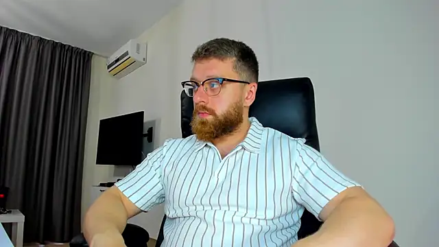 Snapshot of Findom_guy chatting on April 2026 09:46:02 AM Findom guy online show from April 2026 09:46:02 AM