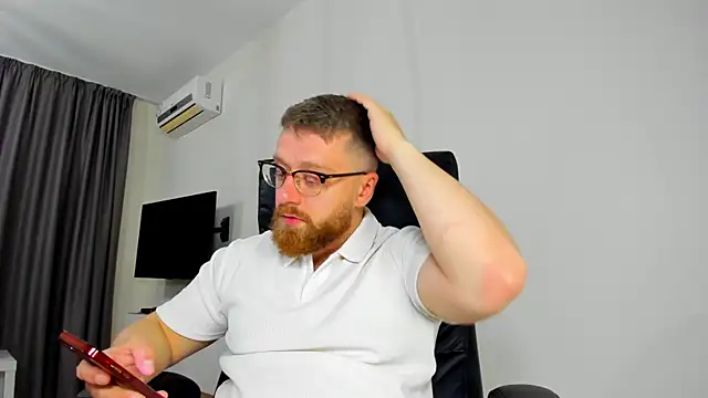 Snapshot of Findom_guy chatting on April 2026 11:06:01 AM Findom guy online show from April 2026 11:06:01 AM