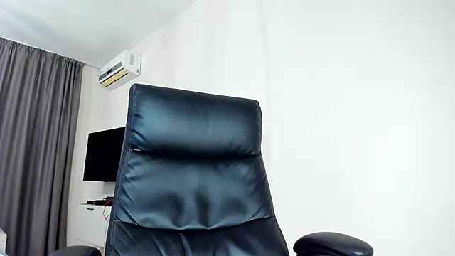 Snapshot of Findom_guy chatting on April 2026 07:58:02 PM Findom guy online show from April 2026 07:58:02 PM