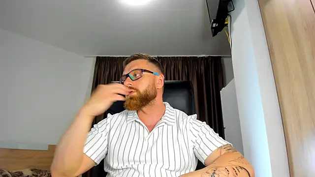 Snapshot of Findom_guy chatting on June 2026 03:35:02 PM Findom guy online show from June 2026 03:35:02 PM