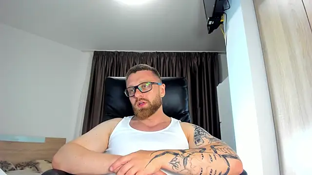 Snapshot of Findom_guy chatting on June 2026 07:29:01 PM Findom guy online show from June 2026 07:29:01 PM
