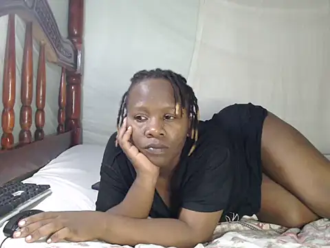 Snapshot of Queentesi chatting on May 2026 10:41:02 PM Queentesi online show from May 2026 10:41:02 PM