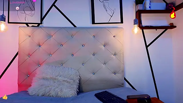 Snapshot of violetasimonz chatting on February 2026 09:55:02 PM violetasimonz online show from February 2026 09:55:02 PM