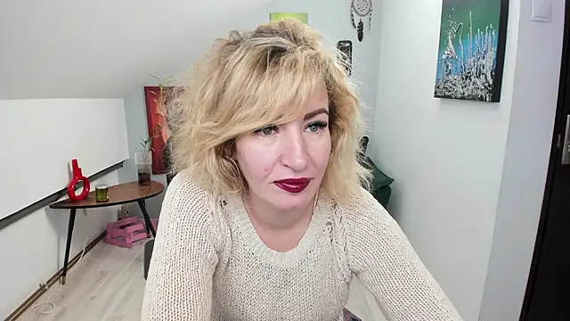 Cassandra Hotty online show from March 2026 04:20:01 AM