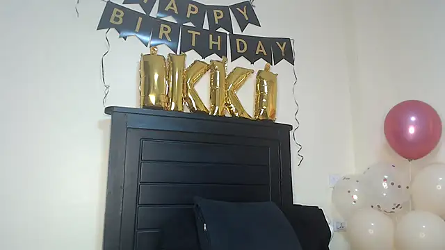 Snapshot of NIKKIE_LOVE chatting on January 2025 04:32:01 AM NIKKIE LOVE online show from January 2025 04:32:01 AM