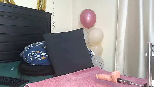 Snapshot of NIKKIE_LOVE chatting on January 2025 03:43:01 AM NIKKIE LOVE online show from January 2025 03:43:01 AM