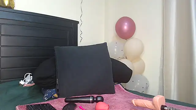 Snapshot of NIKKIE_LOVE chatting on January 2025 04:09:02 AM NIKKIE LOVE online show from January 2025 04:09:02 AM