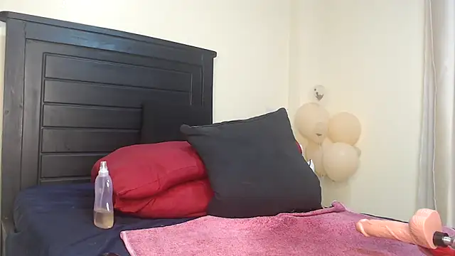 Snapshot of NIKKIE_LOVE chatting on March 2025 04:07:02 AM NIKKIE LOVE online show from March 2025 04:07:02 AM