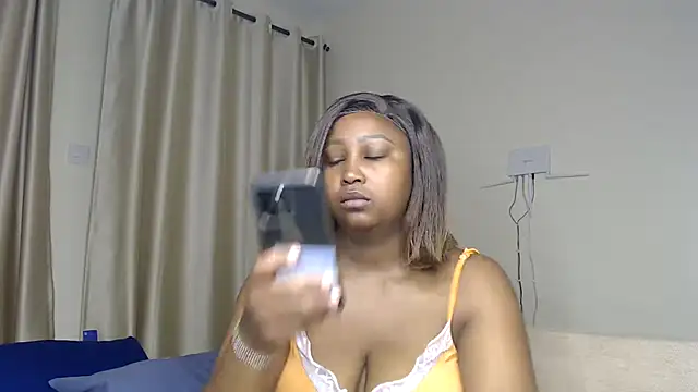 Snapshot of NIKKIE_LOVE chatting on October 2025 01:17:02 AM NIKKIE LOVE online show from October 2025 01:17:02 AM