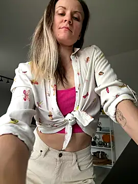 Snapshot of MissAgatha chatting on December 2024 10:27:02 AM MissAgatha online show from December 2024 10:27:02 AM