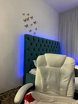  Chlo  e online show from September 2025 12:05:01 PM