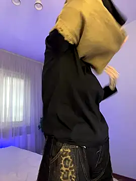  Chlo  e online show from September 2025 12:39:02 PM