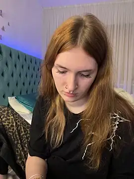  Chlo  e online show from October 2025 09:36:01 PM