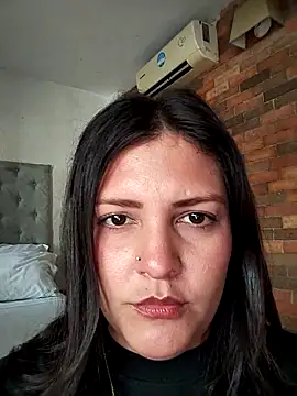 Mia Hampton online show from October 2025 06:39:01 PM