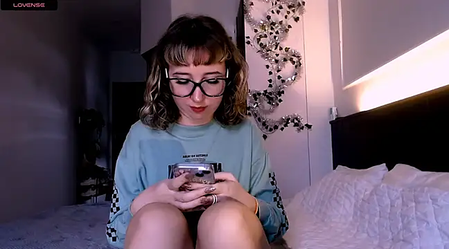 Cosmo Riri online show from December 2024 07:06:02 AM