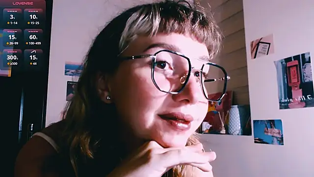 Cosmo Riri online show from April 2026 01:46:01 PM