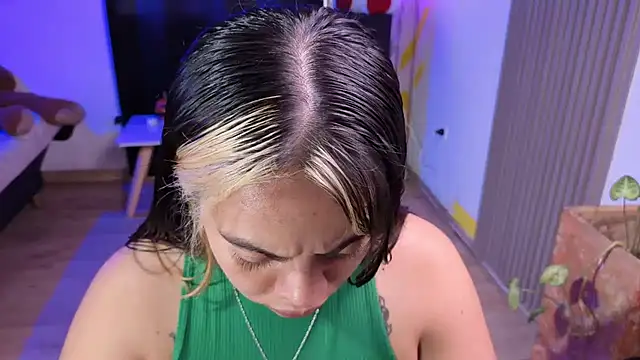 Cuttiealice online show from December 2025 04:01:02 PM