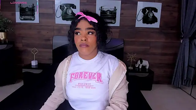 Briana Wells  online show from July 2026 12:33:01 PM
