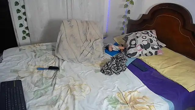 Snapshot of ivonne__hott1 chatting on December 2025 03:23:01 AM ivonne hott1 online show from December 2025 03:23:01 AM