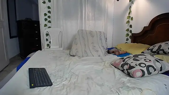 Snapshot of ivonne__hott1 chatting on February 2026 07:08:01 PM ivonne hott1 online show from February 2026 07:08:01 PM