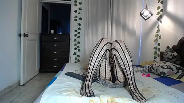 Snapshot of ivonne__hott1 chatting on February 2026 10:19:02 PM ivonne hott1 online show from February 2026 10:19:02 PM