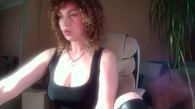 Snapshot of Roxolana_Drim chatting on April 2026 10:02:02 AM Roxolana Drim online show from April 2026 10:02:02 AM
