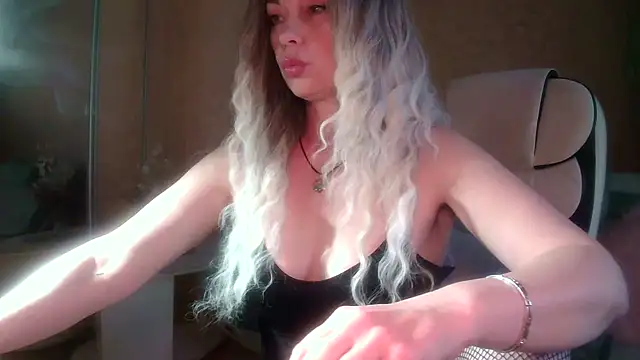 Snapshot of Roxolana_Drim chatting on April 2026 10:02:01 AM Roxolana Drim online show from April 2026 10:02:01 AM