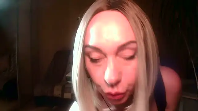 Snapshot of Roxolana_Drim chatting on May 2026 11:53:02 PM Roxolana Drim online show from May 2026 11:53:02 PM