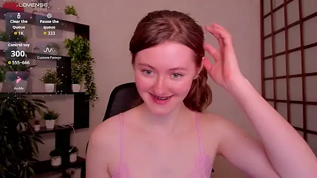 Snapshot of KateCuddle chatting on April 2026 06:19:01 AM KateCuddle online show from April 2026 06:19:01 AM
