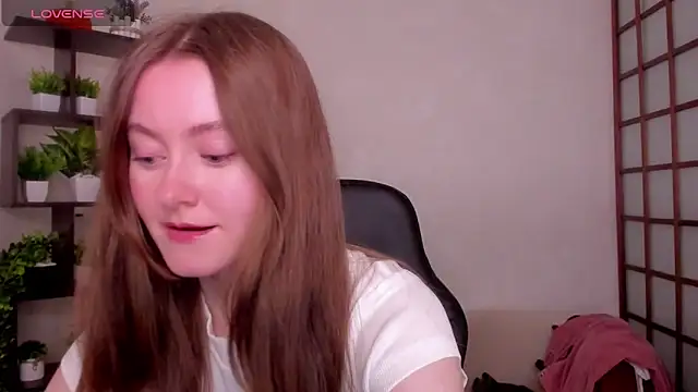 Snapshot of KateCuddle chatting on April 2026 02:39:01 AM KateCuddle online show from April 2026 02:39:01 AM