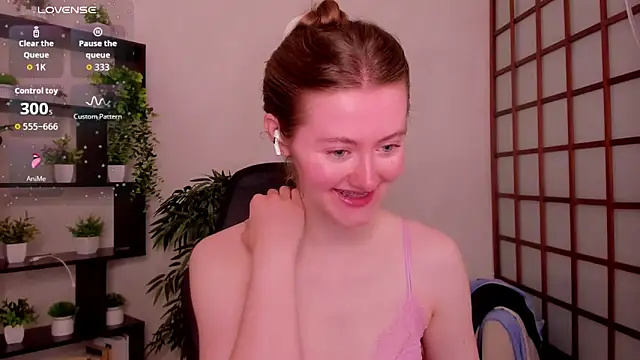 Snapshot of KateCuddle chatting on June 2026 02:25:01 AM KateCuddle online show from June 2026 02:25:01 AM
